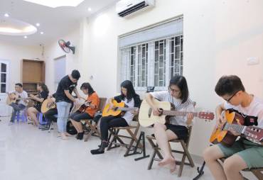Lớp học Guitar đệm hát tại Cầu Giấy, Hà Nội chỉ từ 98k(0984239908)